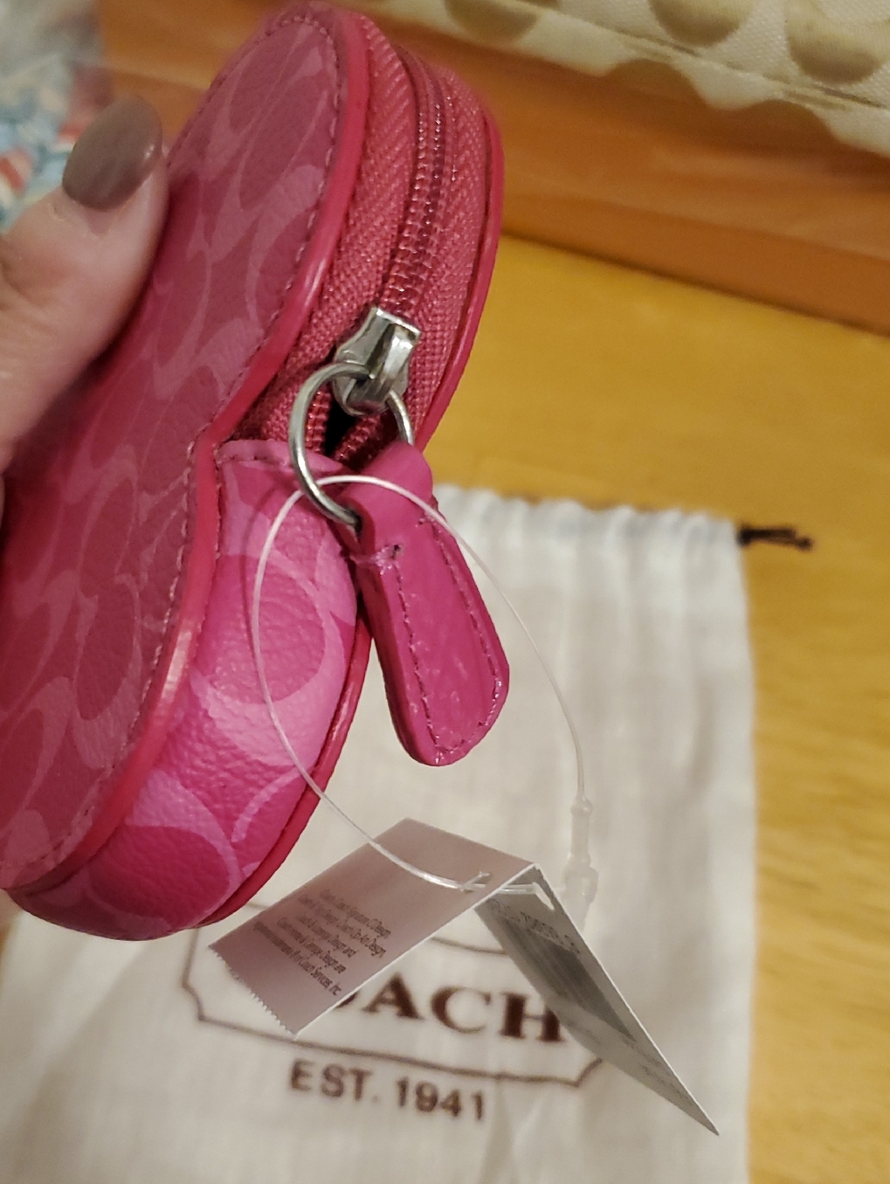 New Coach Rose Pink Signature Heart Shaped Coin Holder & Dustbag Style# F61634 - Picture 3 of 4